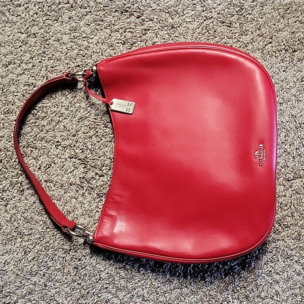 COACH NOMAD HOBO IN GLOVETANNED LEATHER / TRUE RED- EUC